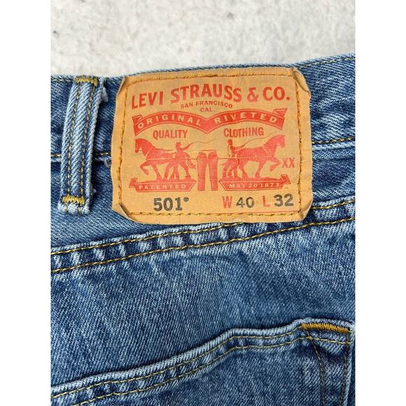 Distressed Levi’s 501 Button Fly Blue Denim Jeans Medium Wash 40x32 - Picture 7 of 8